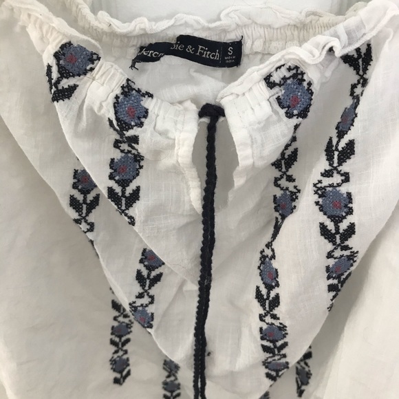 Abercrombie & Fitch shirt ALL TOPS 3/20$! - Picture 2 of 2